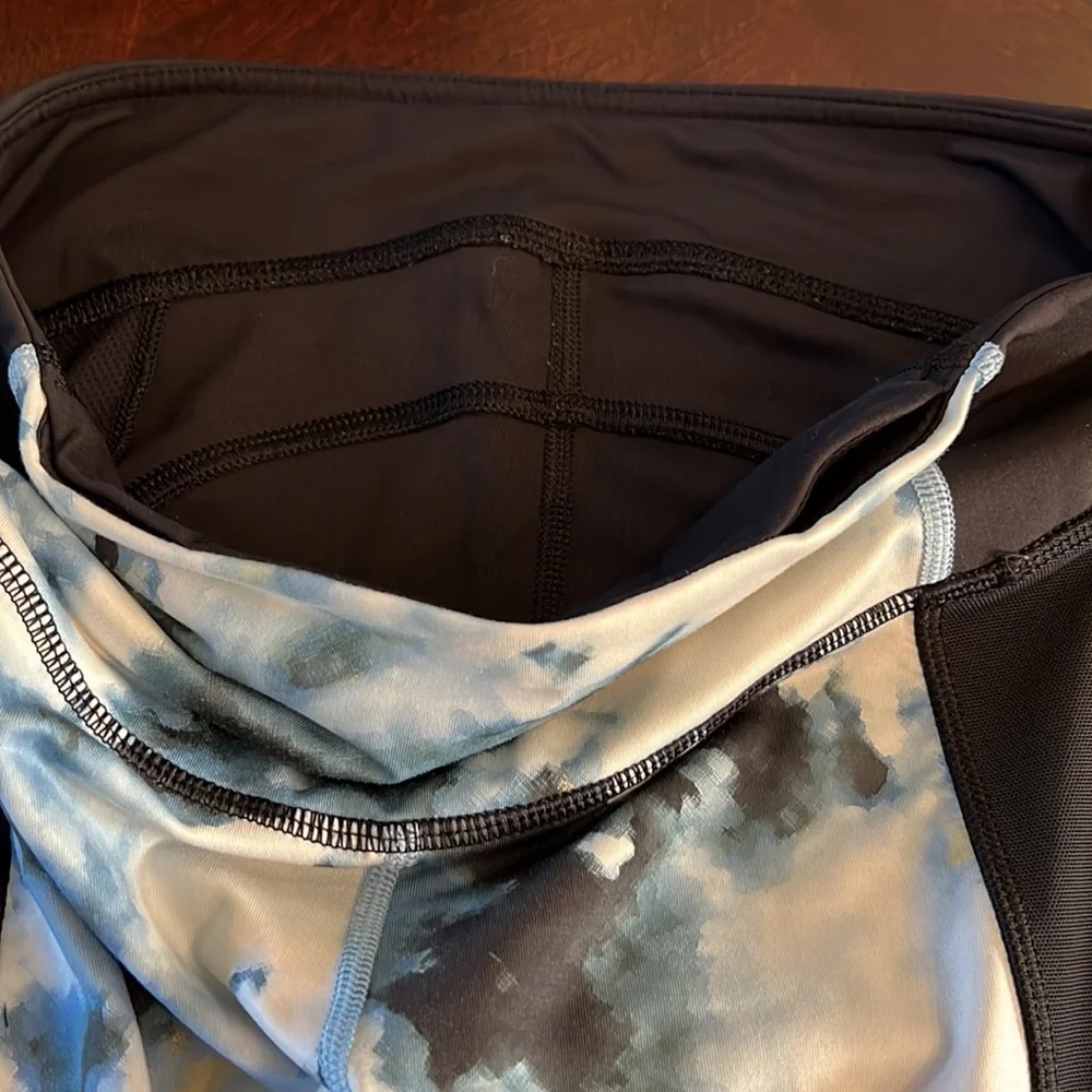 Lululemon Athletica Women’s Stop at Nothing Cropped Blue Tye dye Leggings size 6